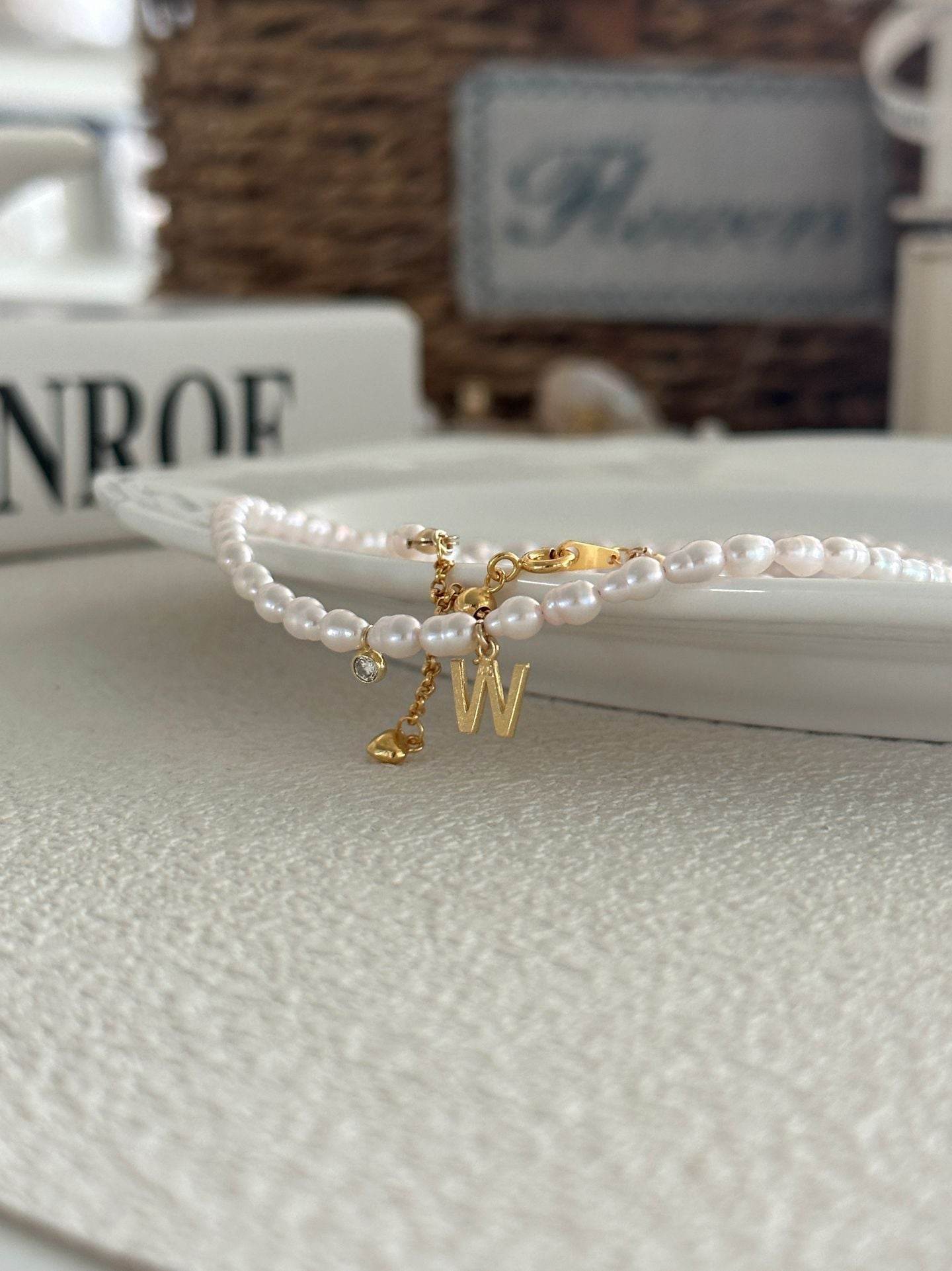 W-Shaped Mother-of-Pearl Pendant - SOLIS