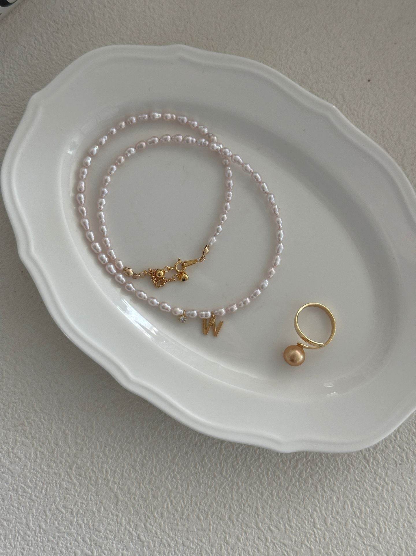 W-Shaped Mother-of-Pearl Pendant - SOLIS