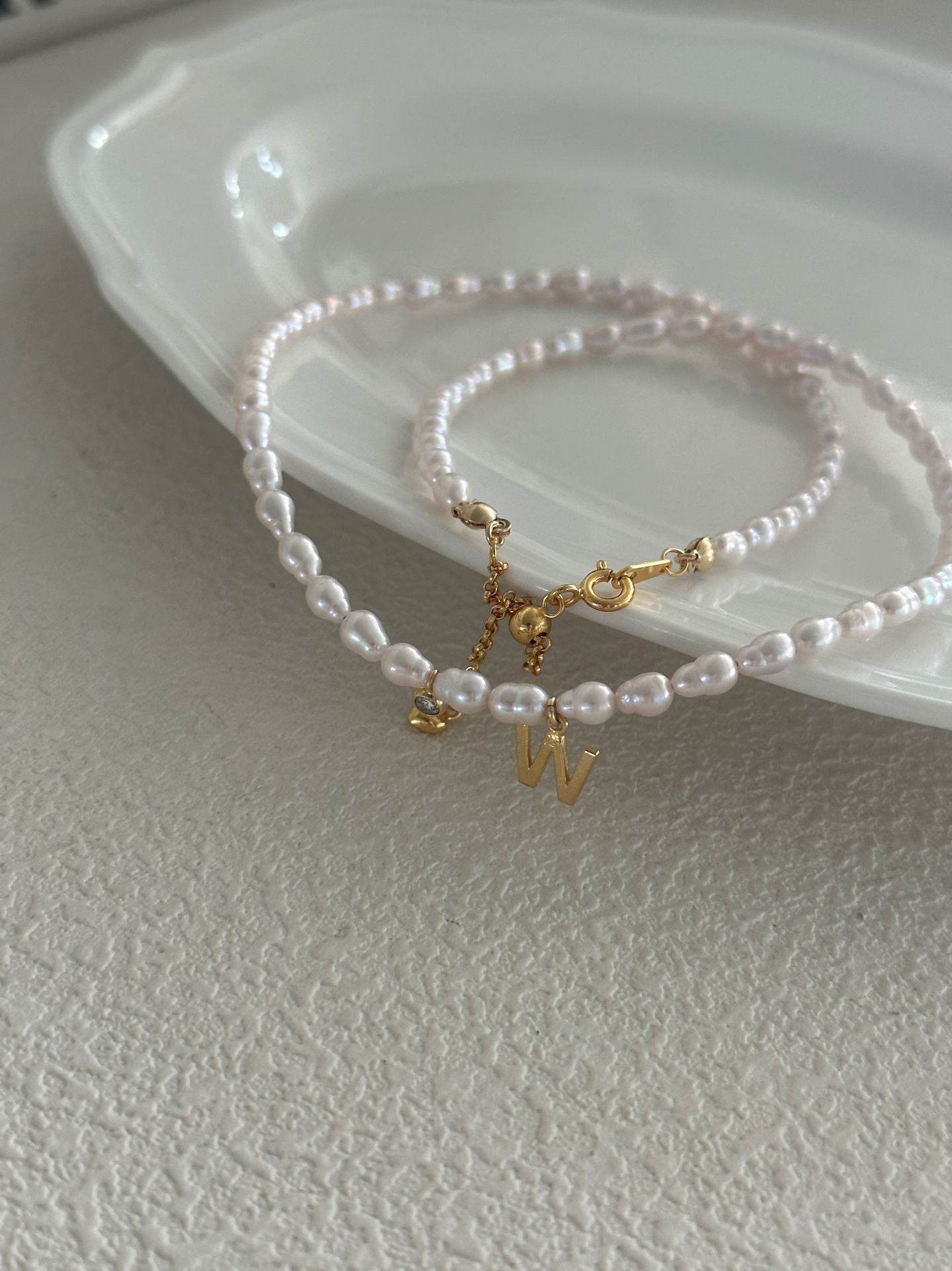 W-Shaped Mother-of-Pearl Pendant - SOLIS