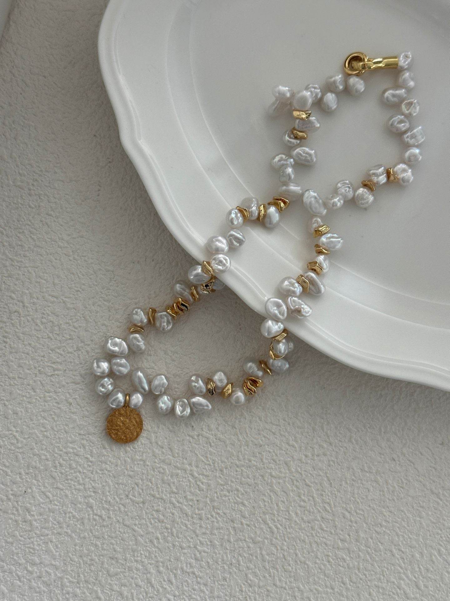 Gold Medallion Keshi Pearl Necklace - SOLIS