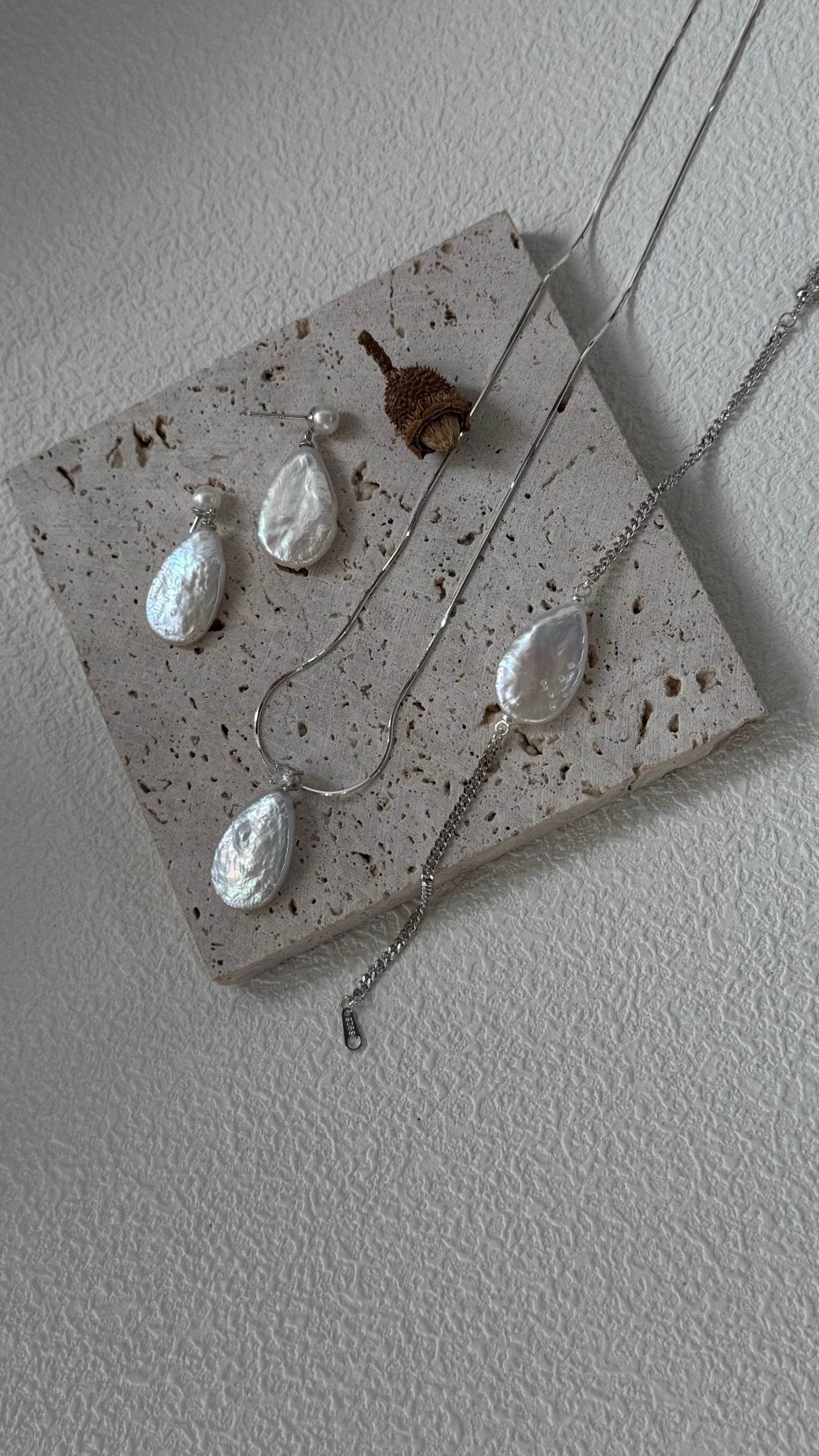 Classic Teardrop Baroque Pearl Necklace - SOLIS