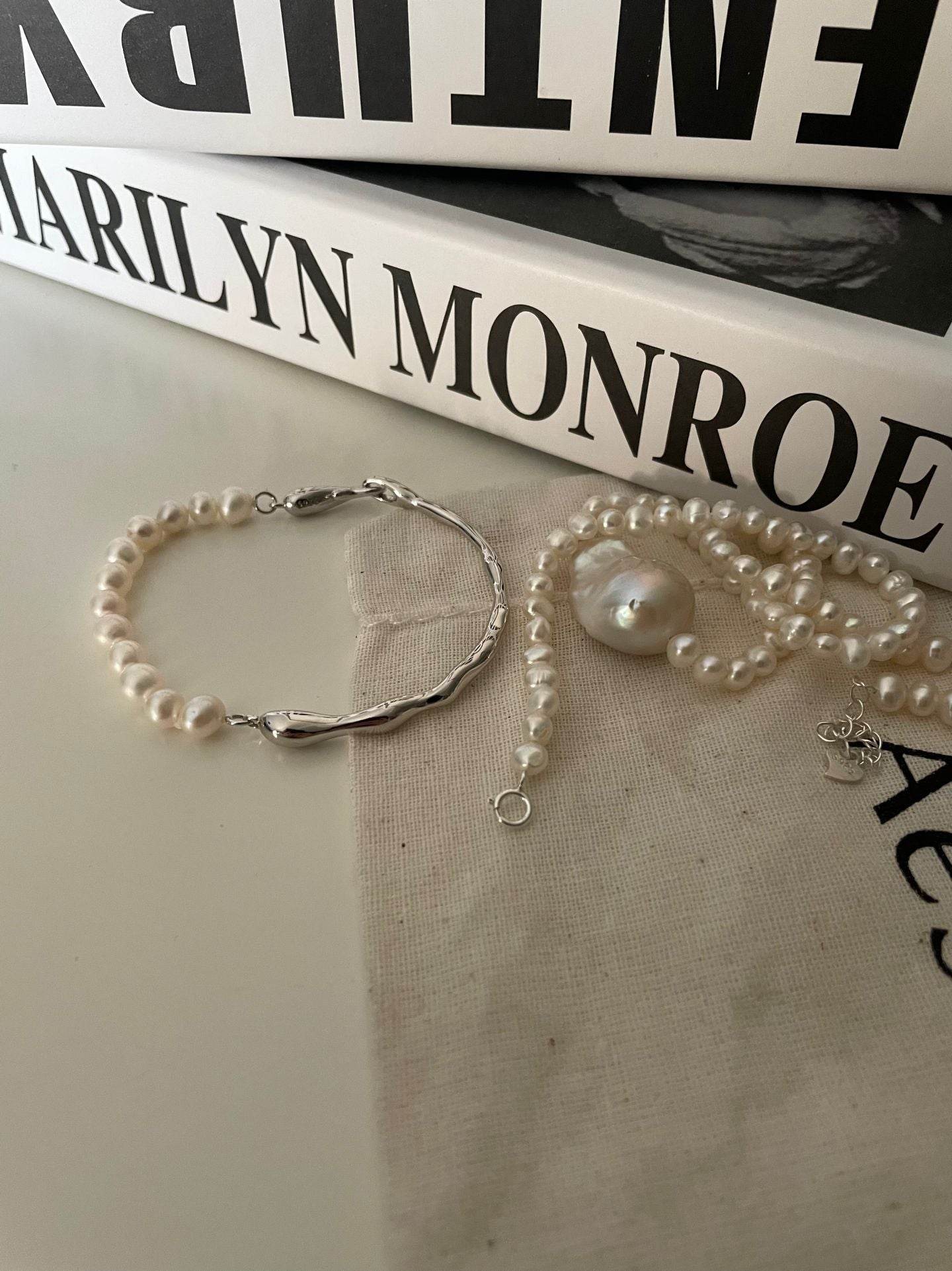 Centerpiece Baroque Pearl Necklace - SOLIS