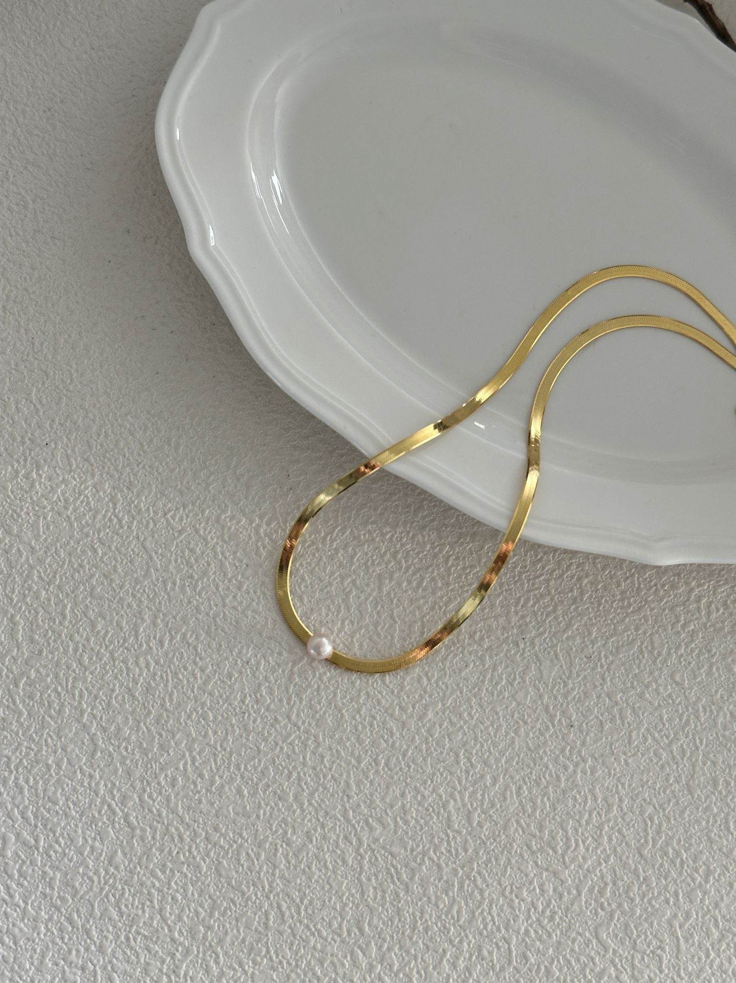 Single Pearl Sleek Chain Necklace - SOLIS