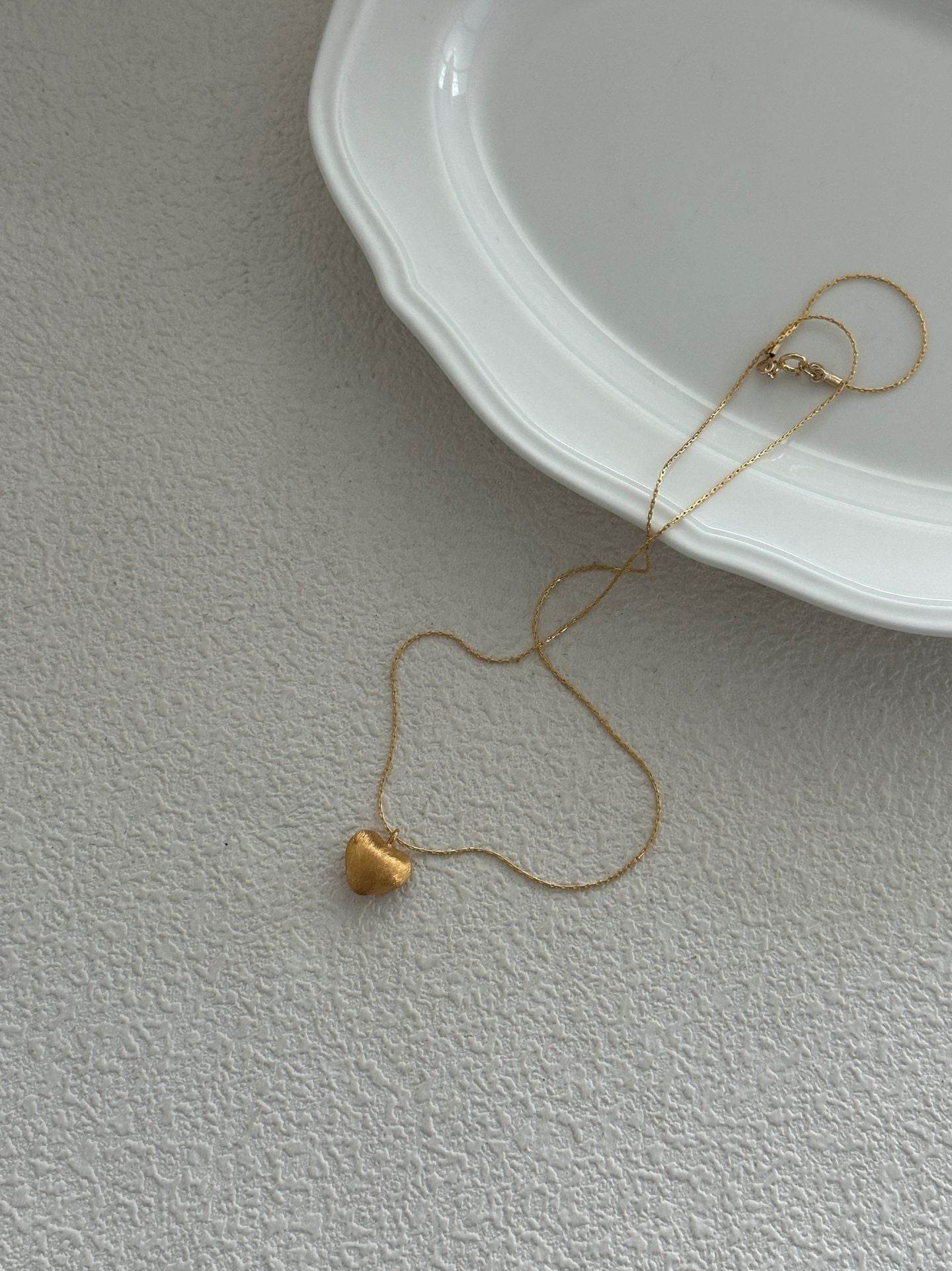 Matte Heart Chain Necklace - SOLIS