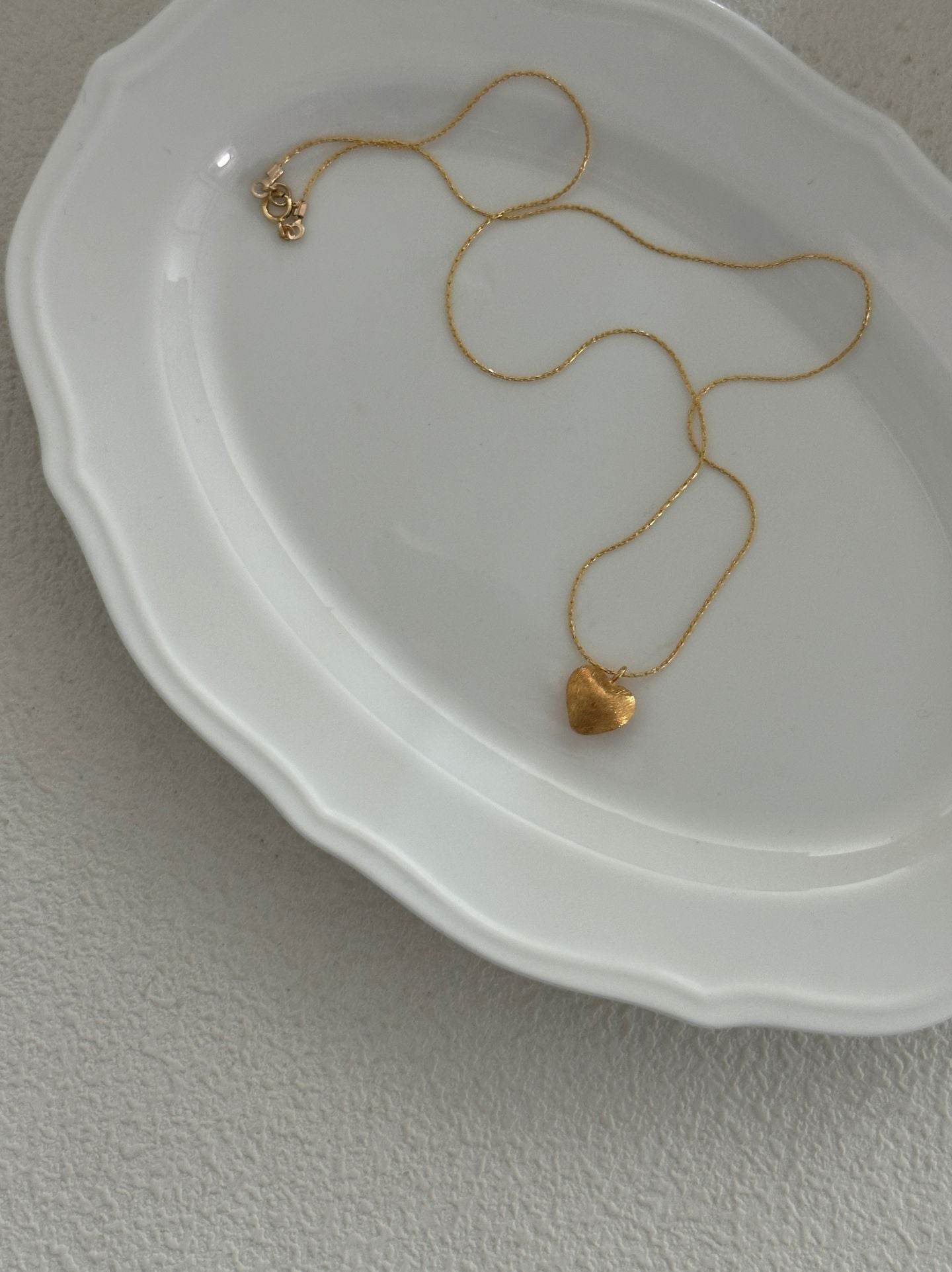 Matte Heart Chain Necklace - SOLIS