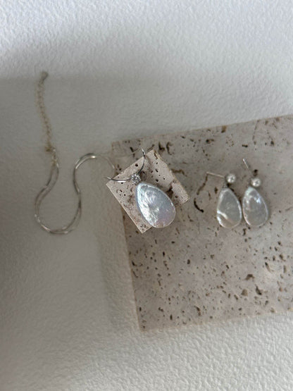 Classic Teardrop Baroque Pearl Necklace - SOLIS