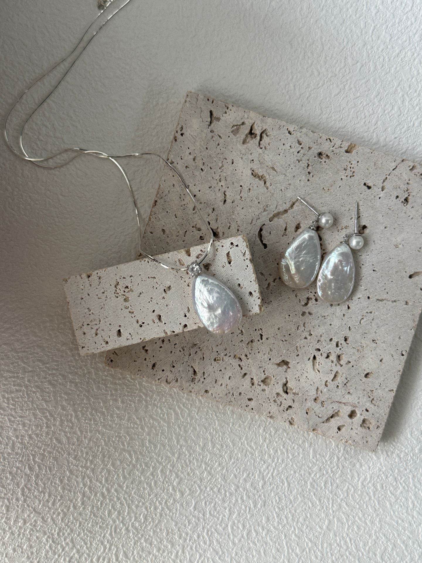 Classic Teardrop Baroque Pearl Necklace - SOLIS