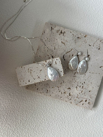 Classic Teardrop Baroque Pearl Necklace - SOLIS