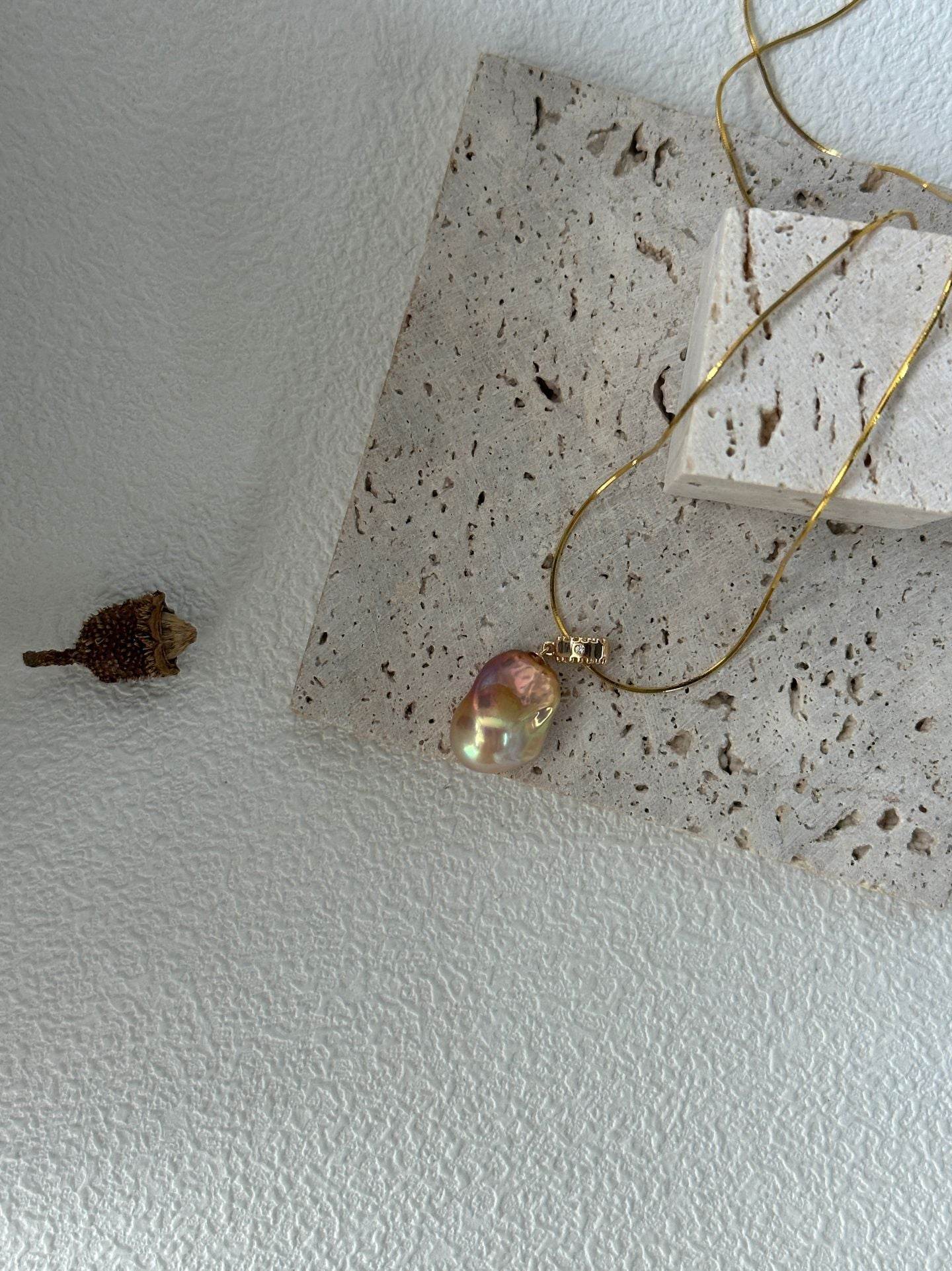 Sunset Drop | Iridescent Baroque Pearl Pendant on 18K Gold Vermeil Chain - SOLIS