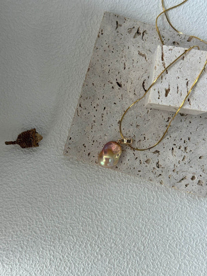 Sunset Drop | Iridescent Baroque Pearl Pendant on 18K Gold Vermeil Chain - SOLIS
