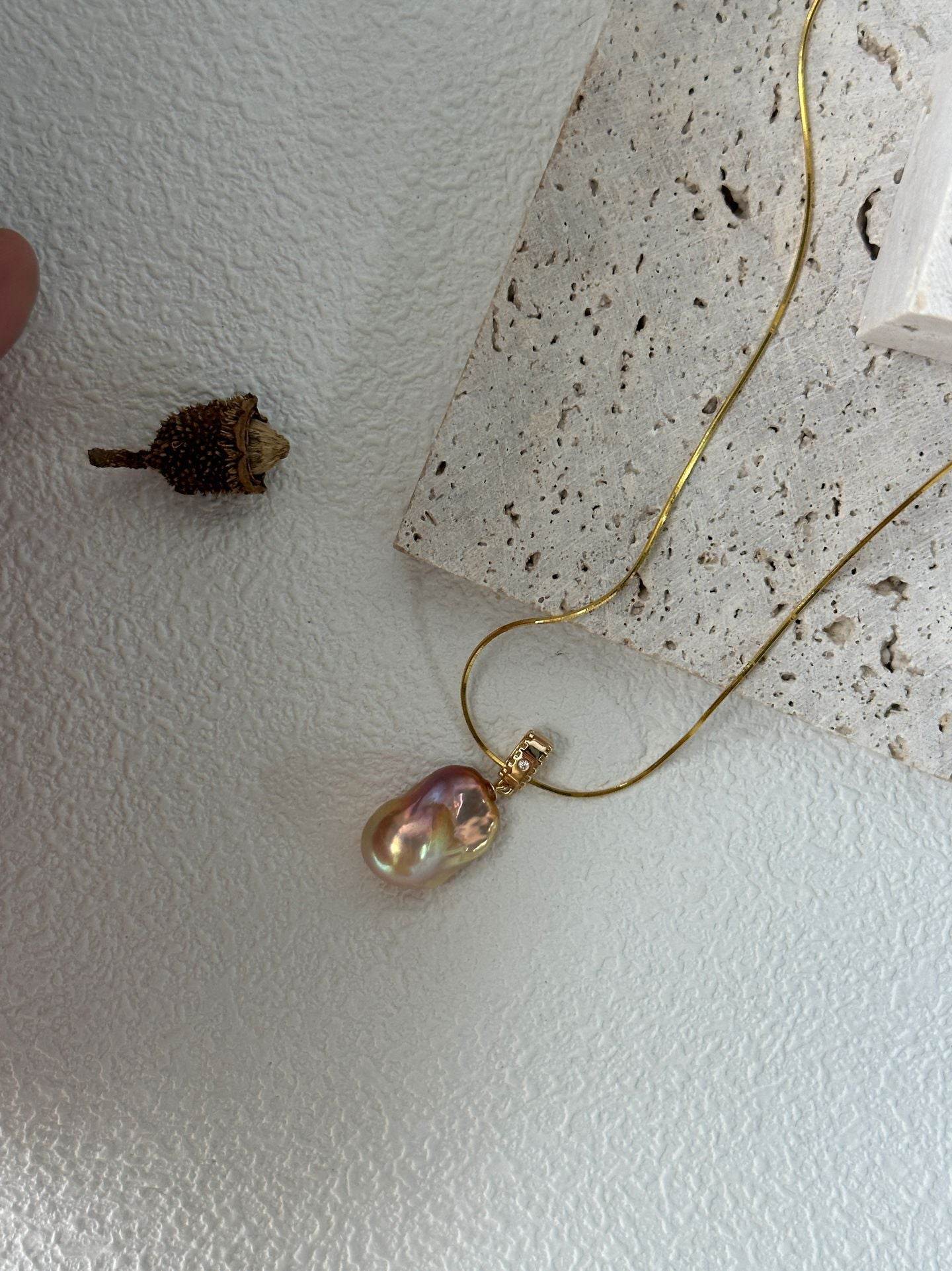 Sunset Drop | Iridescent Baroque Pearl Pendant on 18K Gold Vermeil Chain - SOLIS