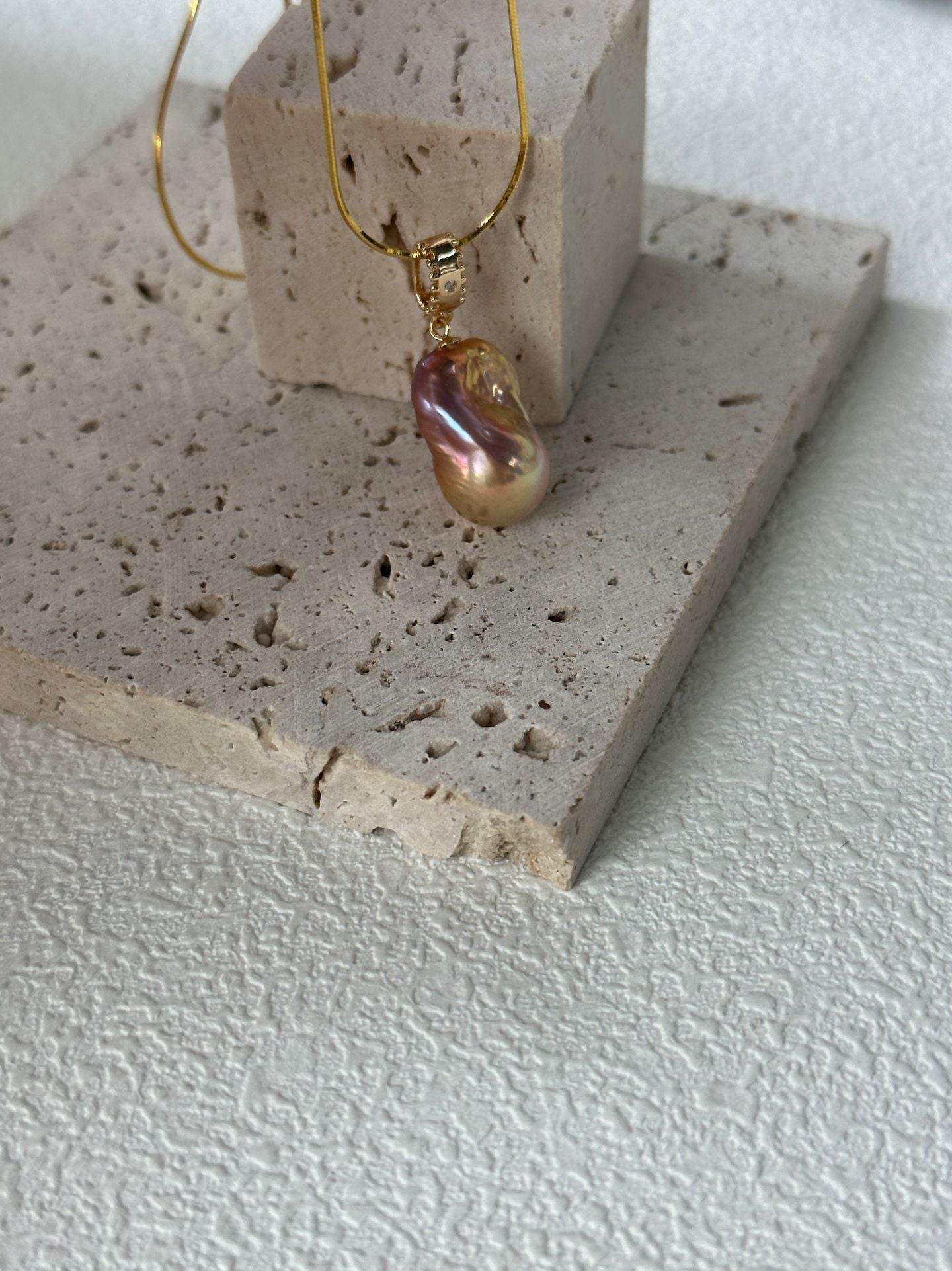 Sunset Drop | Iridescent Baroque Pearl Pendant on 18K Gold Vermeil Chain - SOLIS