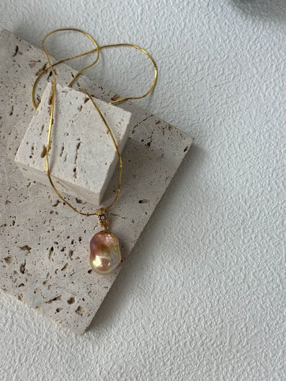Sunset Drop | Iridescent Baroque Pearl Pendant on 18K Gold Vermeil Chain - SOLIS