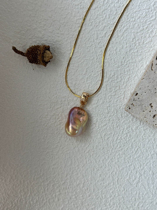 Sunset Drop | Iridescent Baroque Pearl Pendant on 18K Gold Vermeil Chain - SOLIS