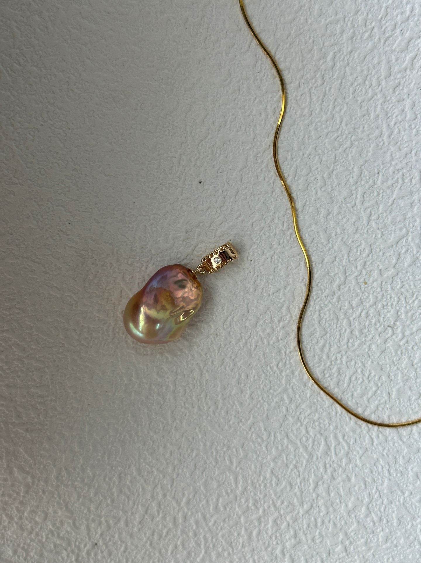 Sunset Drop | Iridescent Baroque Pearl Pendant on 18K Gold Vermeil Chain - SOLIS