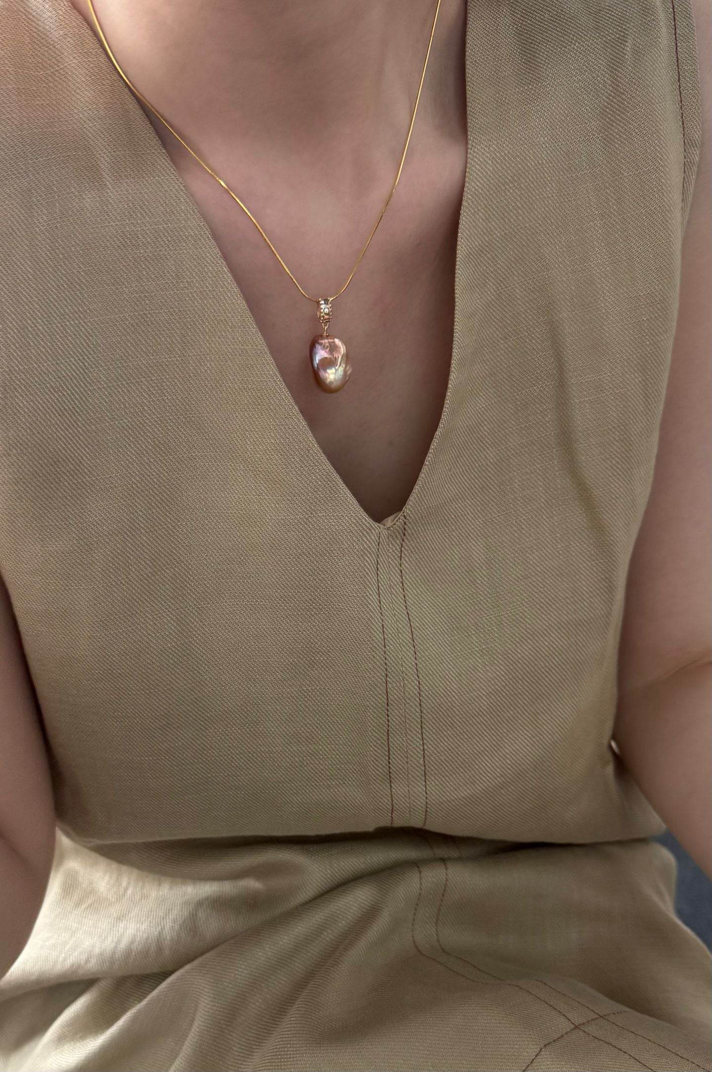 Sunset Drop | Iridescent Baroque Pearl Pendant on 18K Gold Vermeil Chain - SOLIS