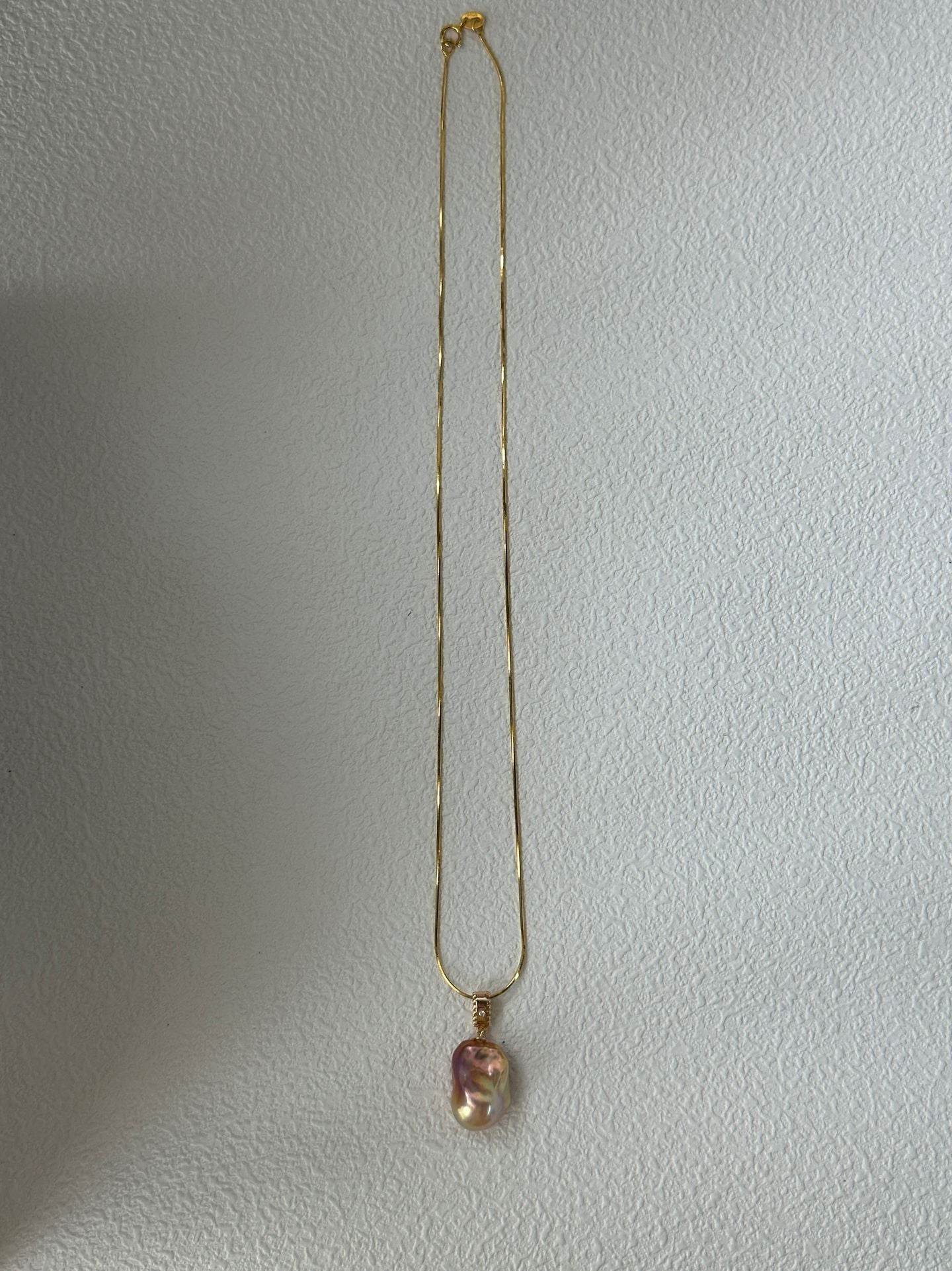 Sunset Drop | Iridescent Baroque Pearl Pendant on 18K Gold Vermeil Chain - SOLIS