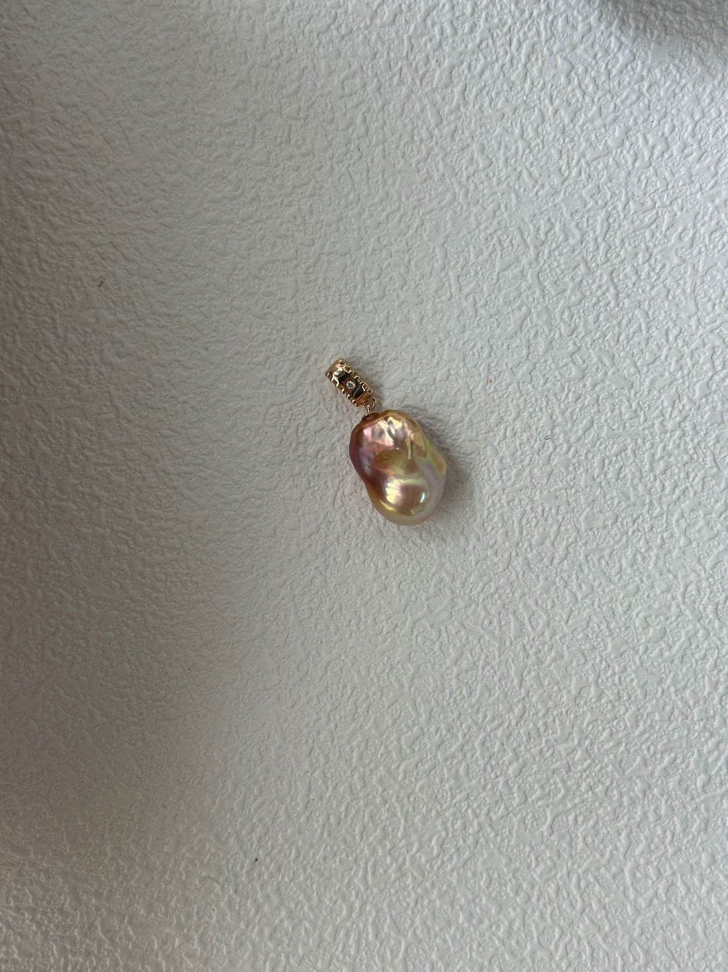 Sunset Drop | Iridescent Baroque Pearl Pendant on 18K Gold Vermeil Chain - SOLIS