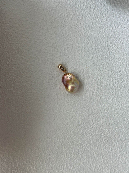 Sunset Drop | Iridescent Baroque Pearl Pendant on 18K Gold Vermeil Chain - SOLIS