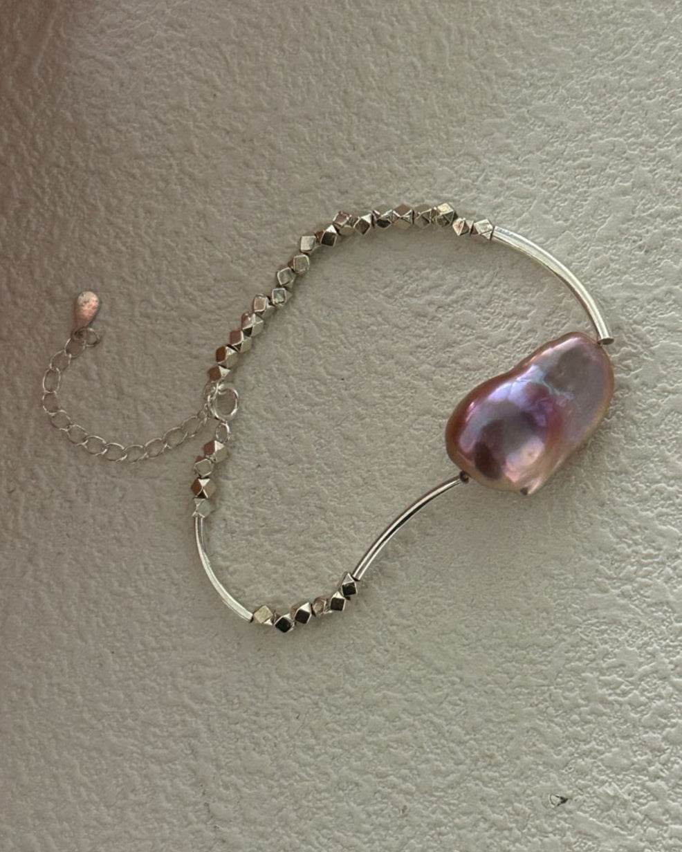 Twilight Glimmer – Iridescent Baroque Pearl & Sterling Silver Bracelet - SOLIS