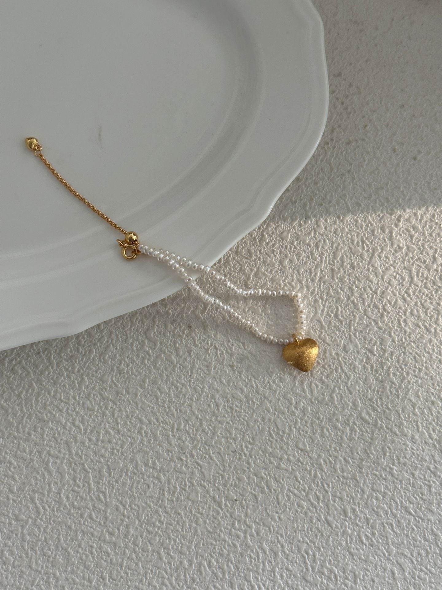 Matte Heart & Pearl Bracelet - SOLIS