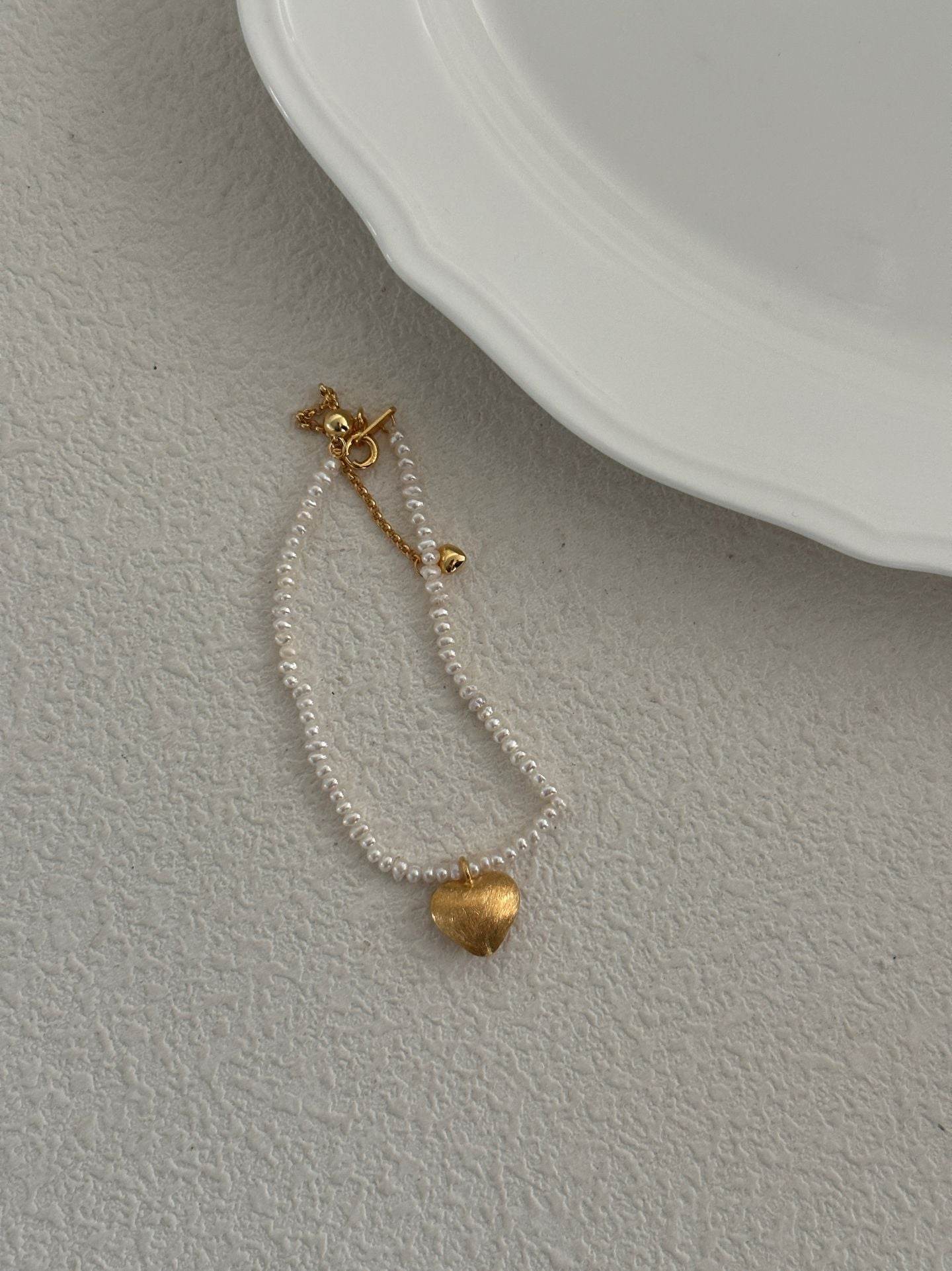 Matte Heart & Pearl Bracelet - SOLIS