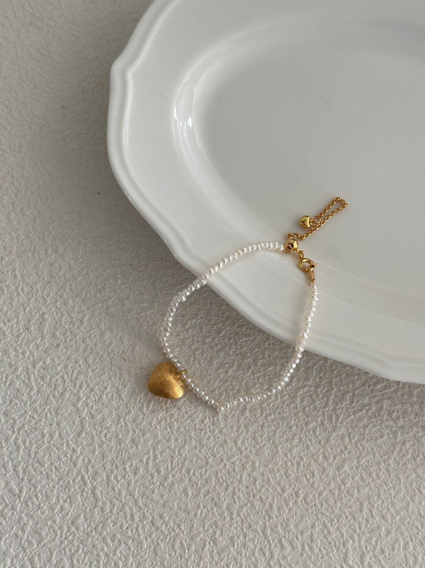 Matte Heart & Pearl Bracelet - SOLIS