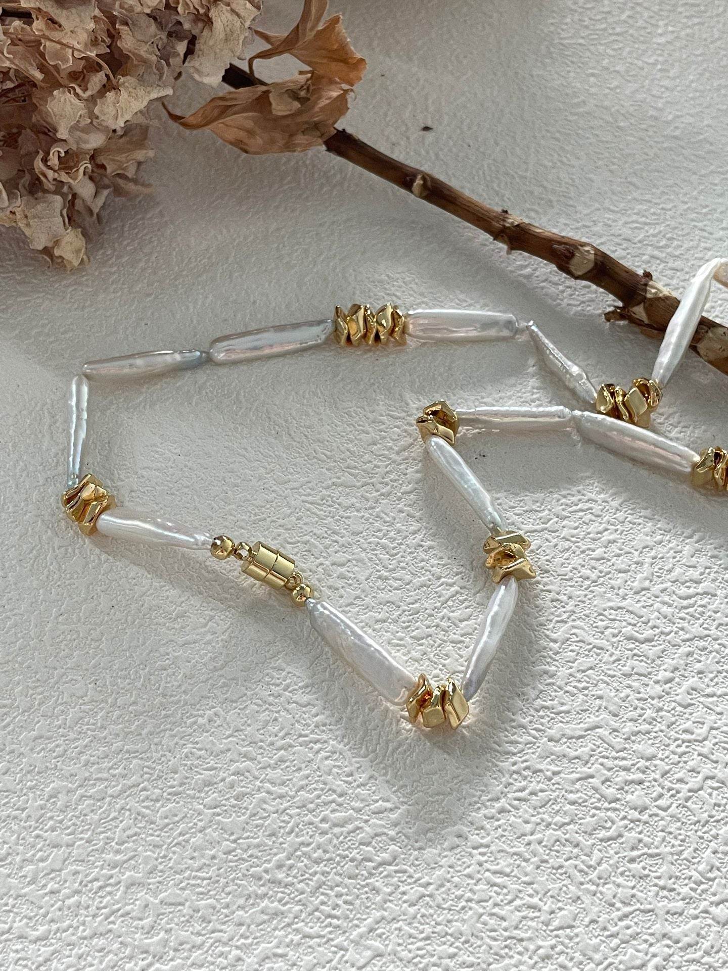 Sculpted Rhythm – Baroque Pearl & Gold Necklace - SOLIS