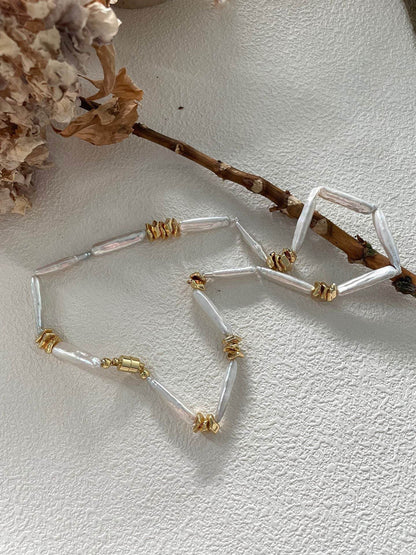 Sculpted Rhythm – Baroque Pearl & Gold Necklace - SOLIS