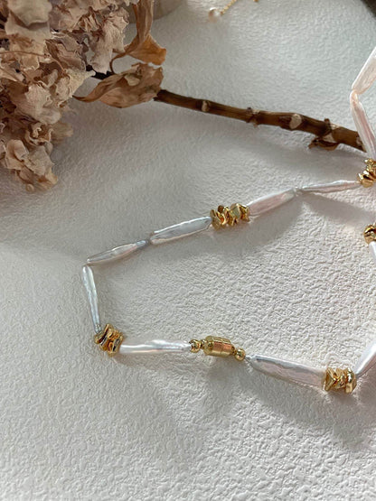 Sculpted Rhythm – Baroque Pearl & Gold Necklace - SOLIS