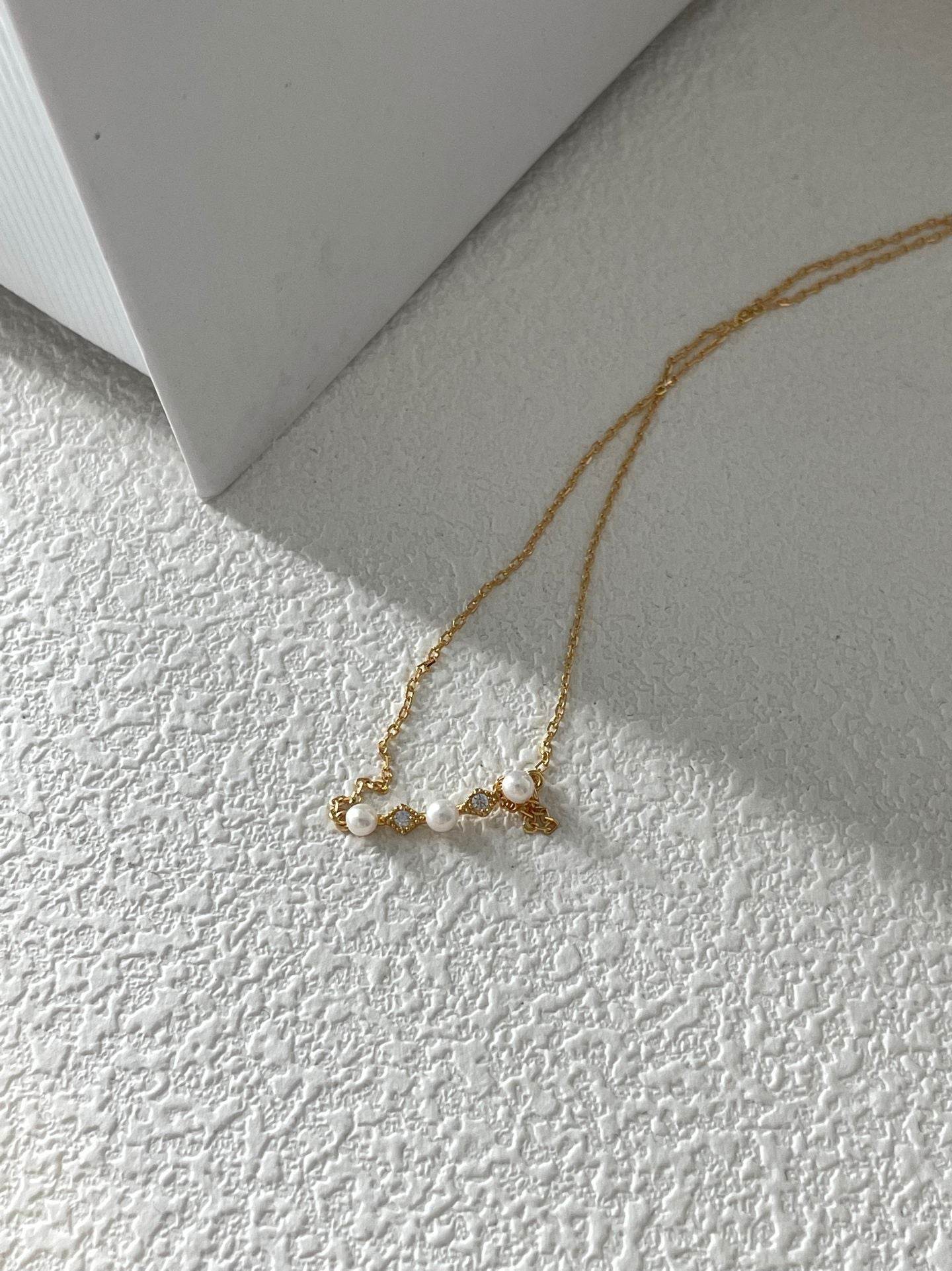 “Lumière” Pearl & Zircon Petite Necklace - SOLIS