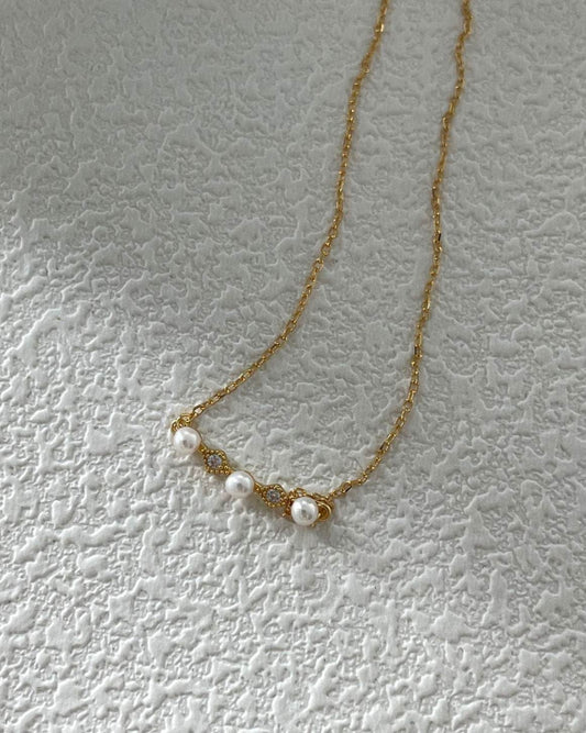 “Lumière” Pearl & Zircon Petite Necklace - SOLIS