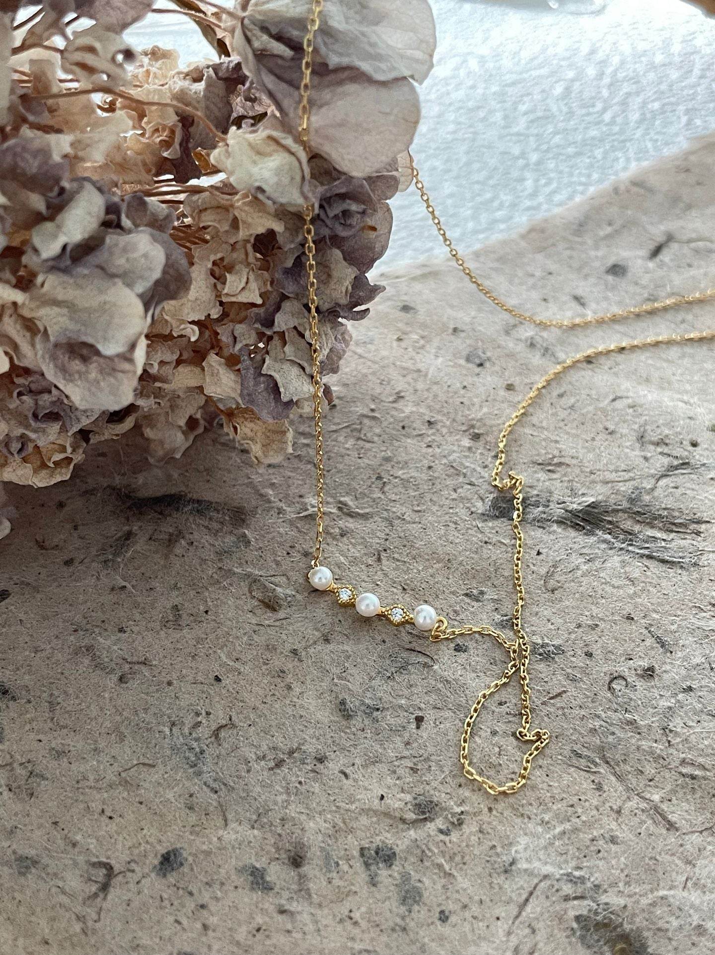 “Lumière” Pearl & Zircon Petite Necklace - SOLIS
