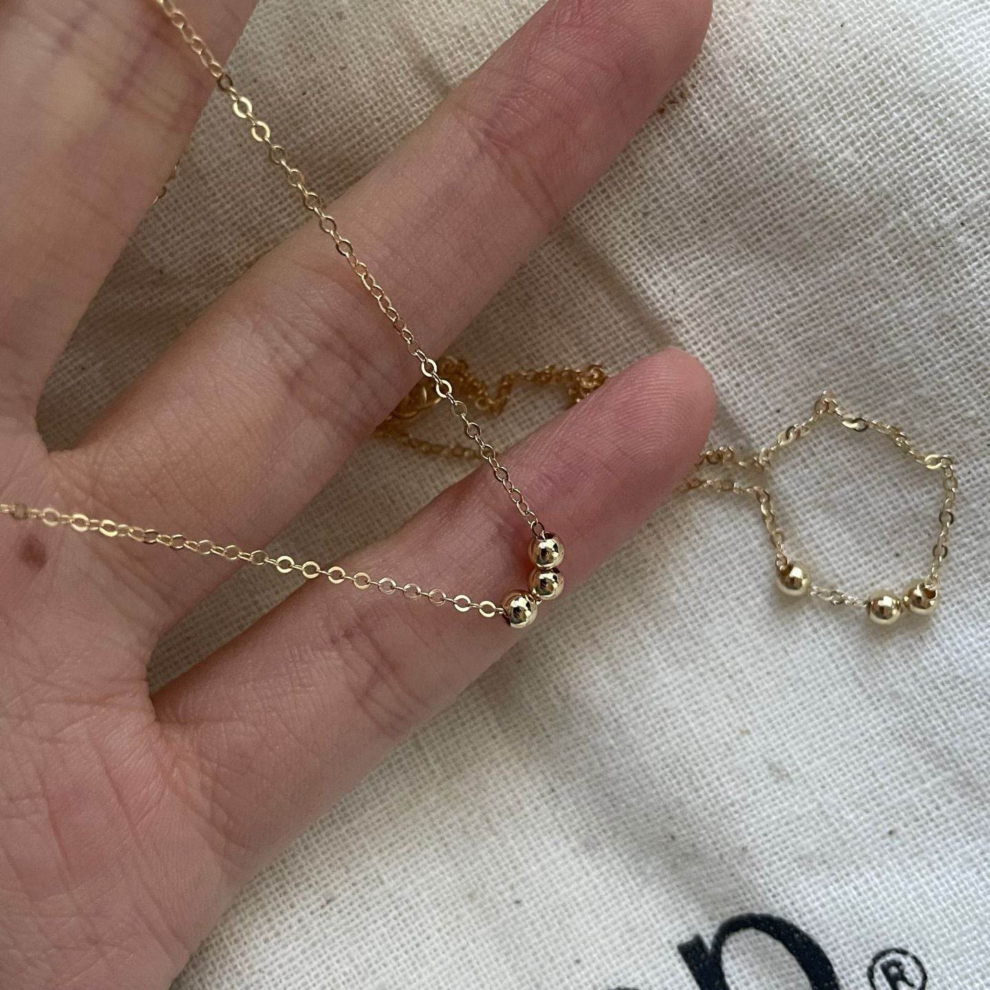 Triple Dot Necklace - SOLIS