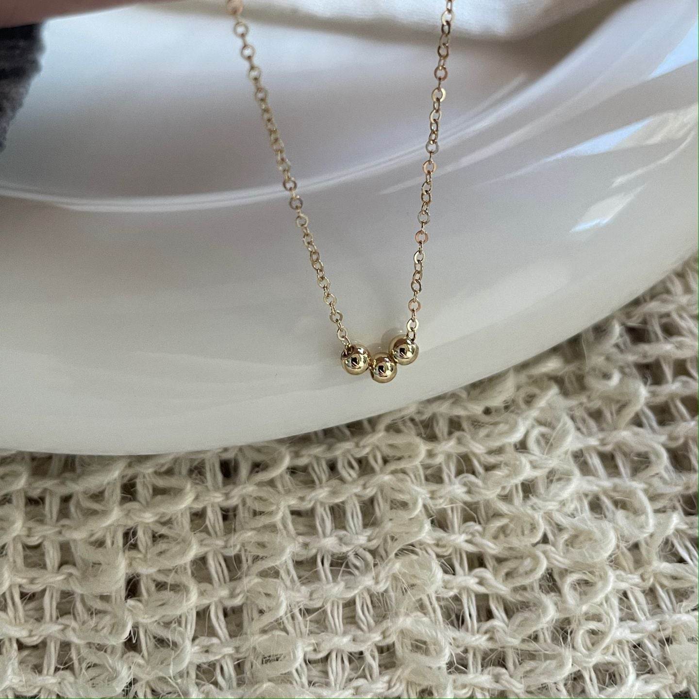 Triple Dot Necklace - SOLIS