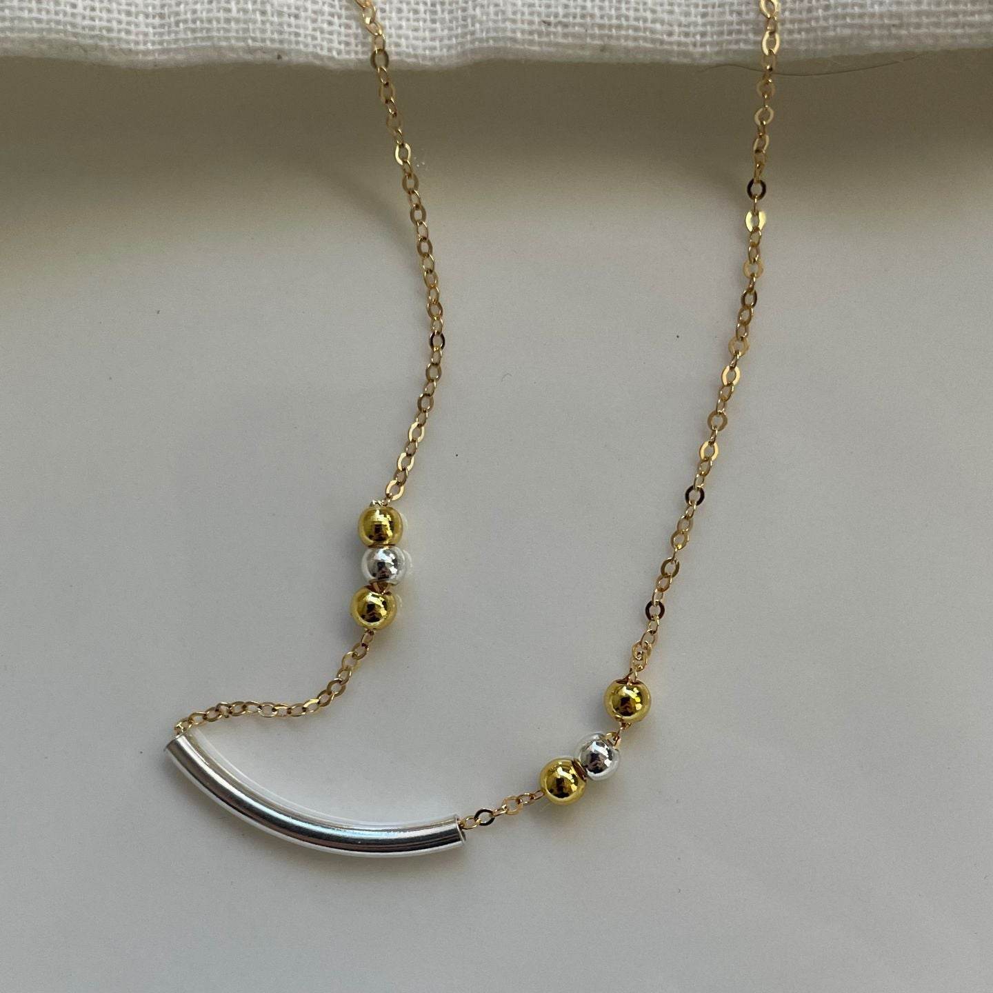 Smiley Curve Necklace - SOLIS