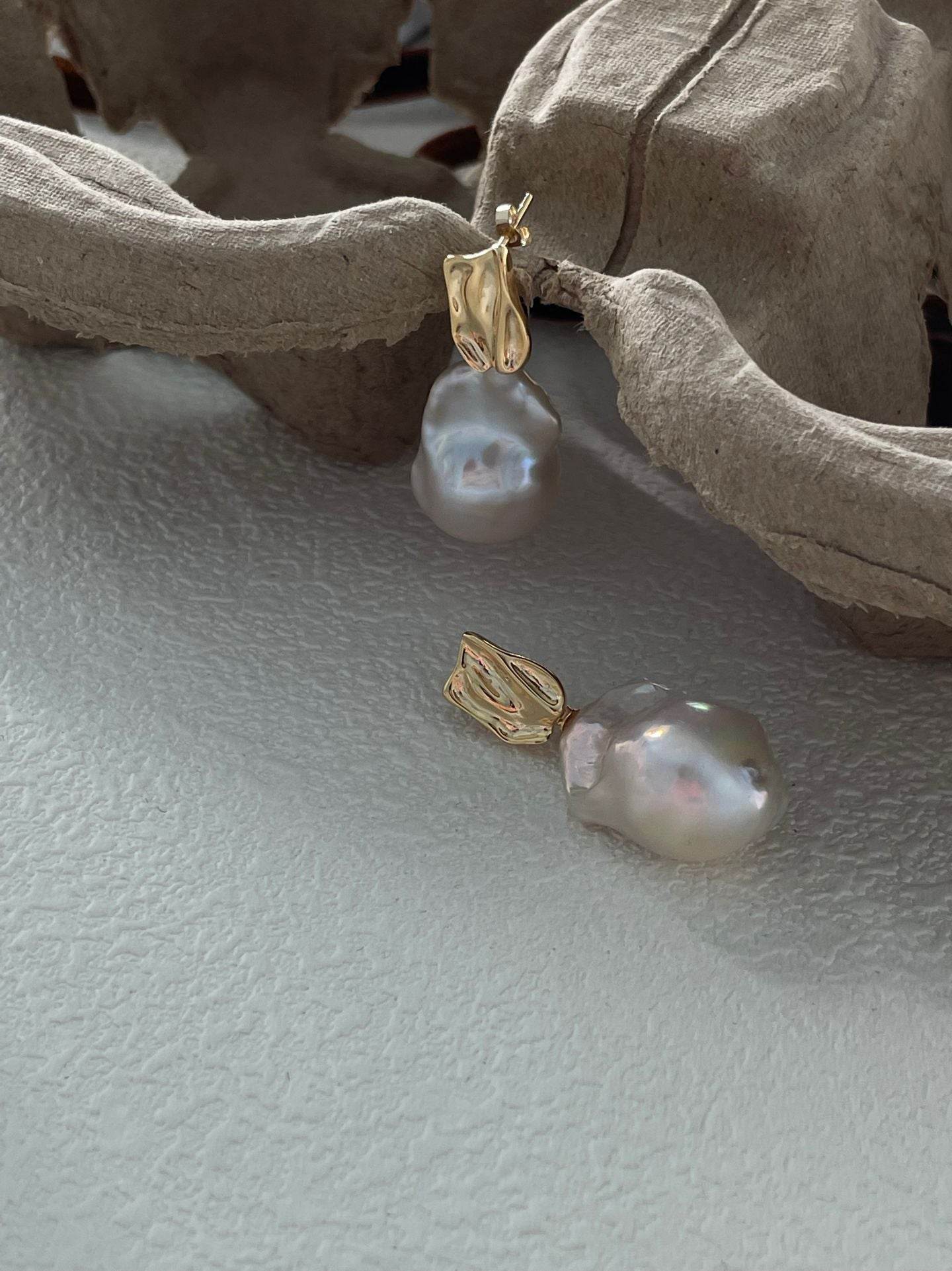Sculpted Gold Baroque Pearl Earrings - SOLIS