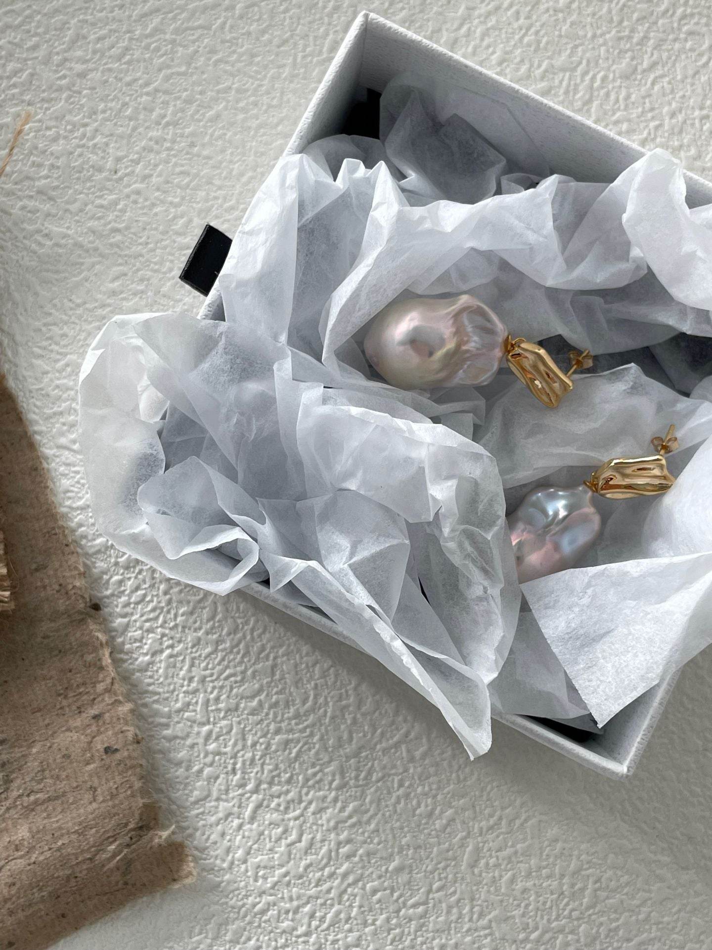 Sculpted Gold Baroque Pearl Earrings - SOLIS