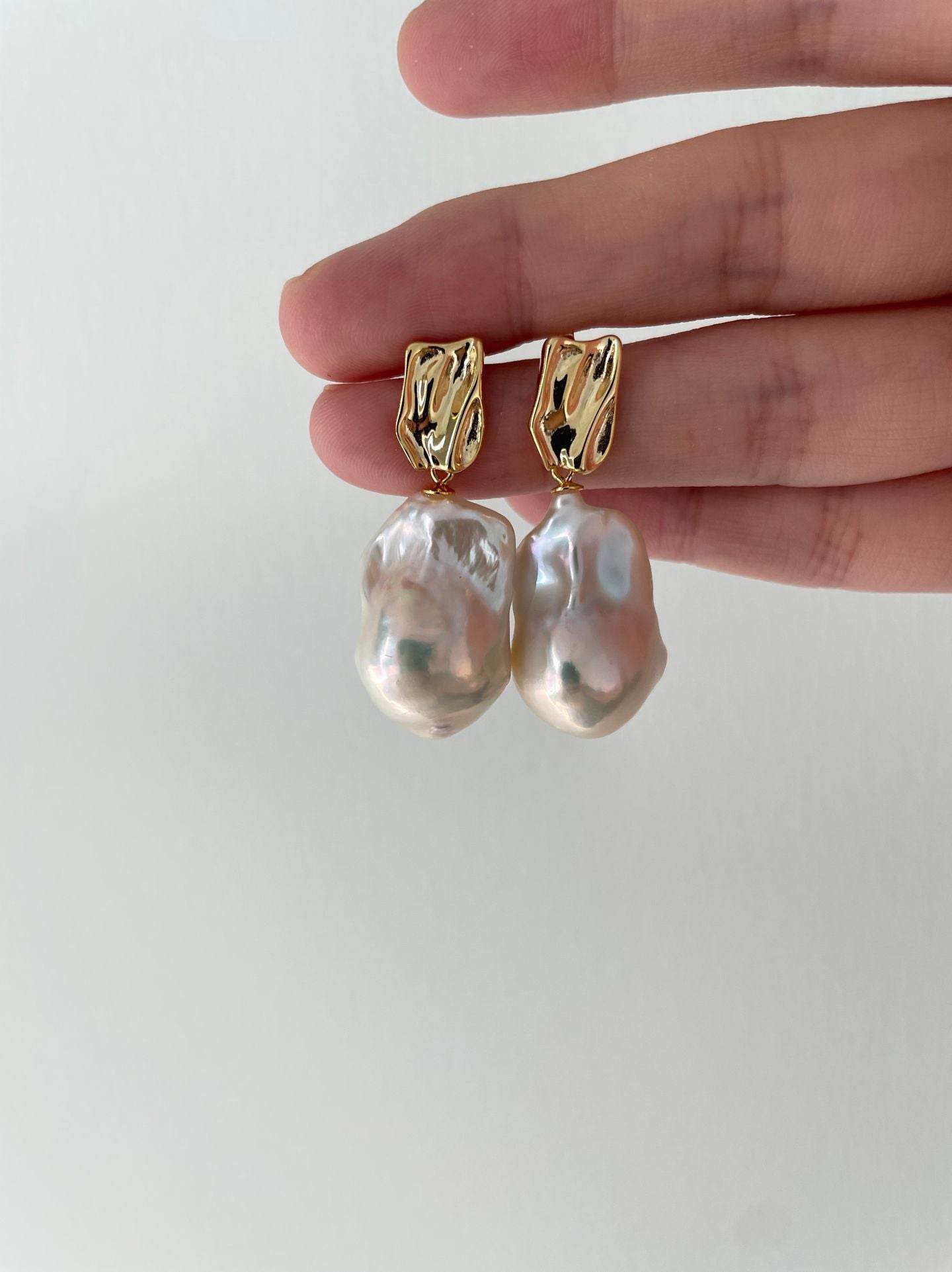 Sculpted Gold Baroque Pearl Earrings - SOLIS