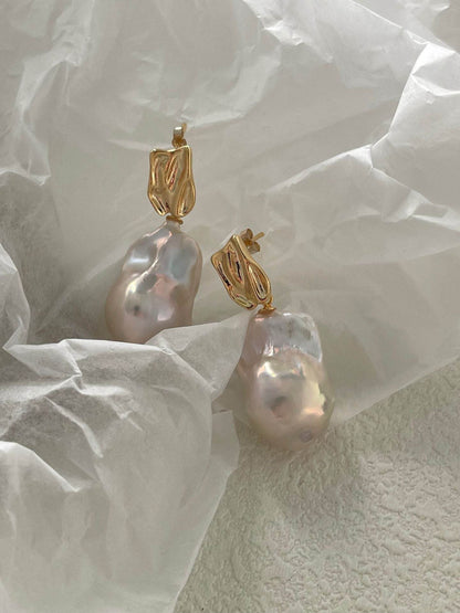 Sculpted Gold Baroque Pearl Earrings - SOLIS
