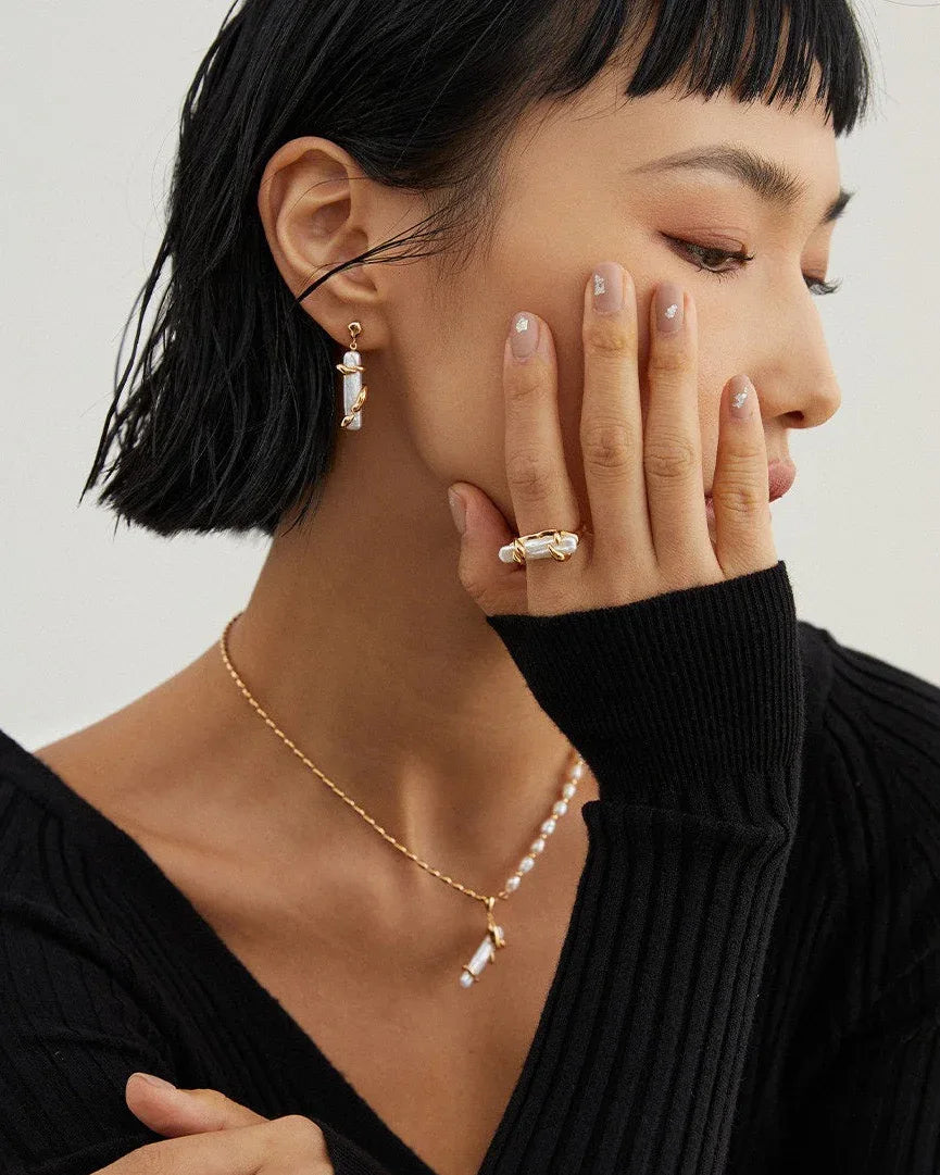 Asymmetric Pearl Pendant Necklace – 18K Gold Vermeil on 925 Silver - SOLIS MOOD