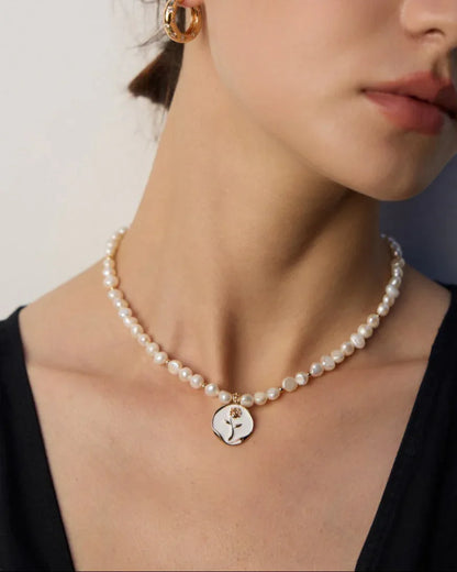 Vintage Pearl Necklace · Glossy Enamel Pendant - SOLIS MOOD