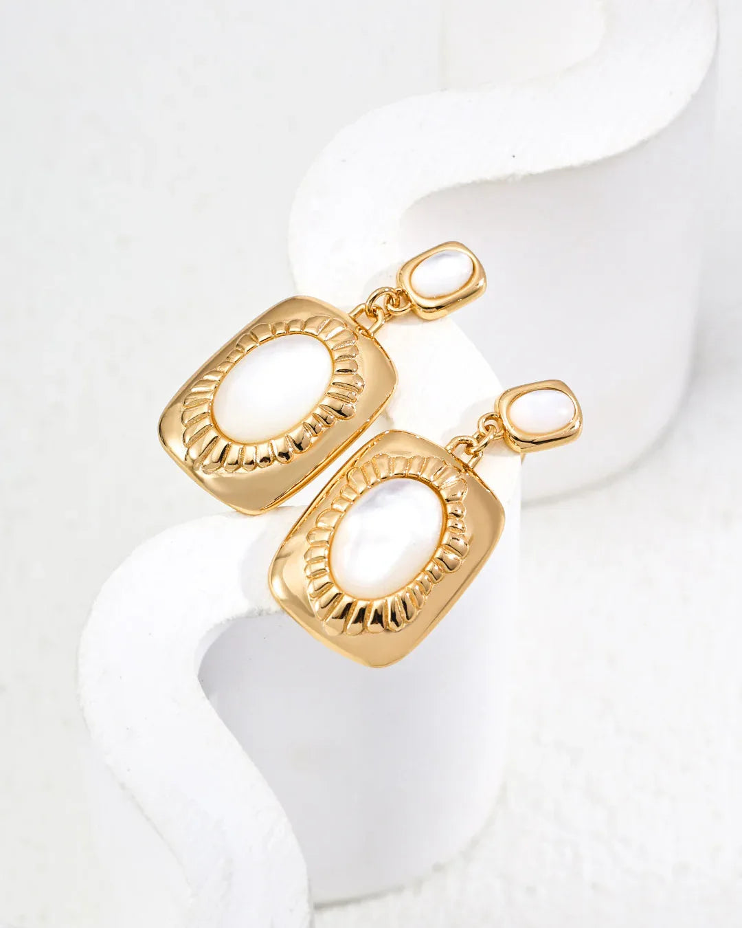 Vintage Gold Pearl Drop Earrings · 925 Silver & Mother-of-Pearl - SOLIS MOOD