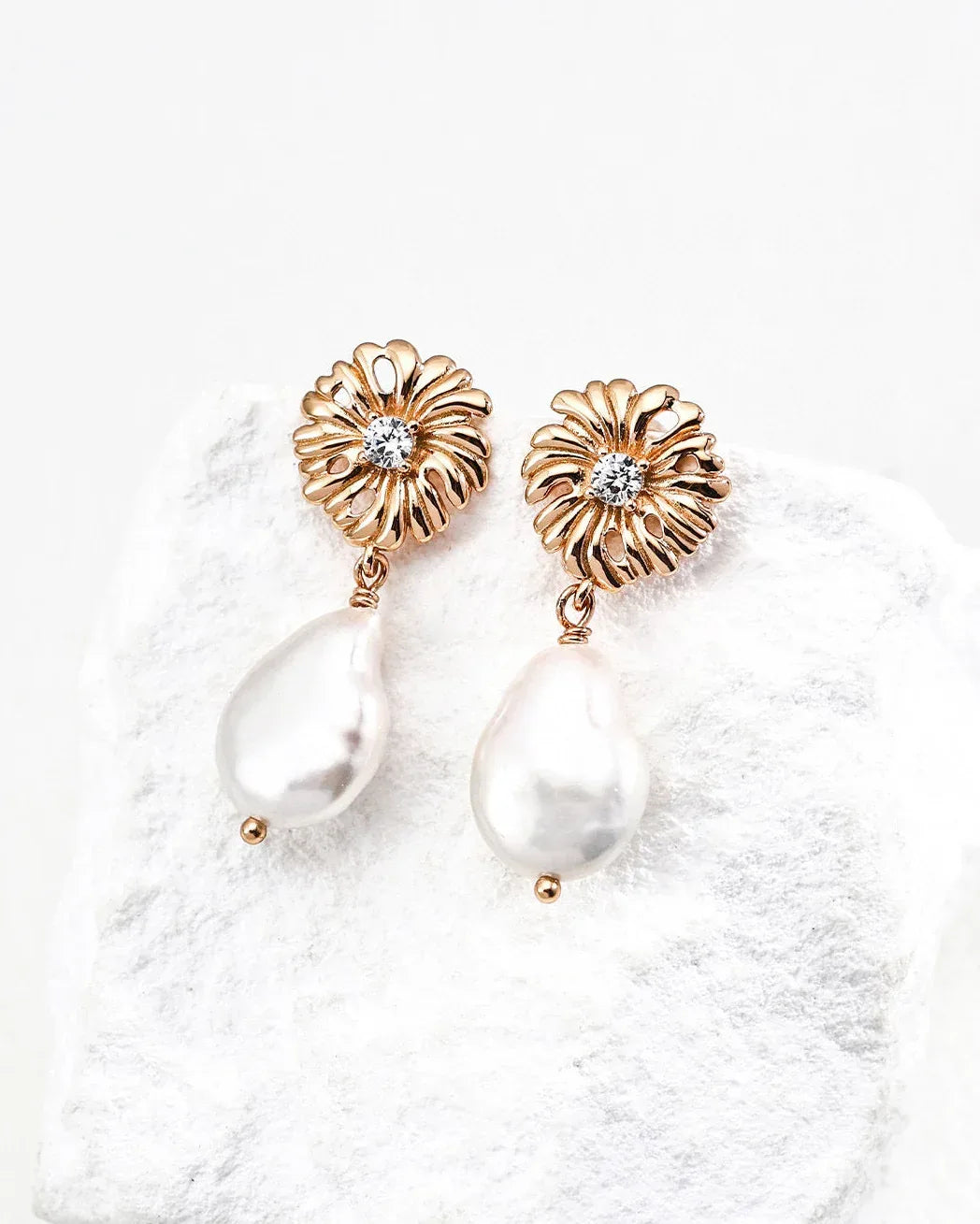 Vintage Gold Pearl Drop Earrings – 925 Silver - SOLIS MOOD
