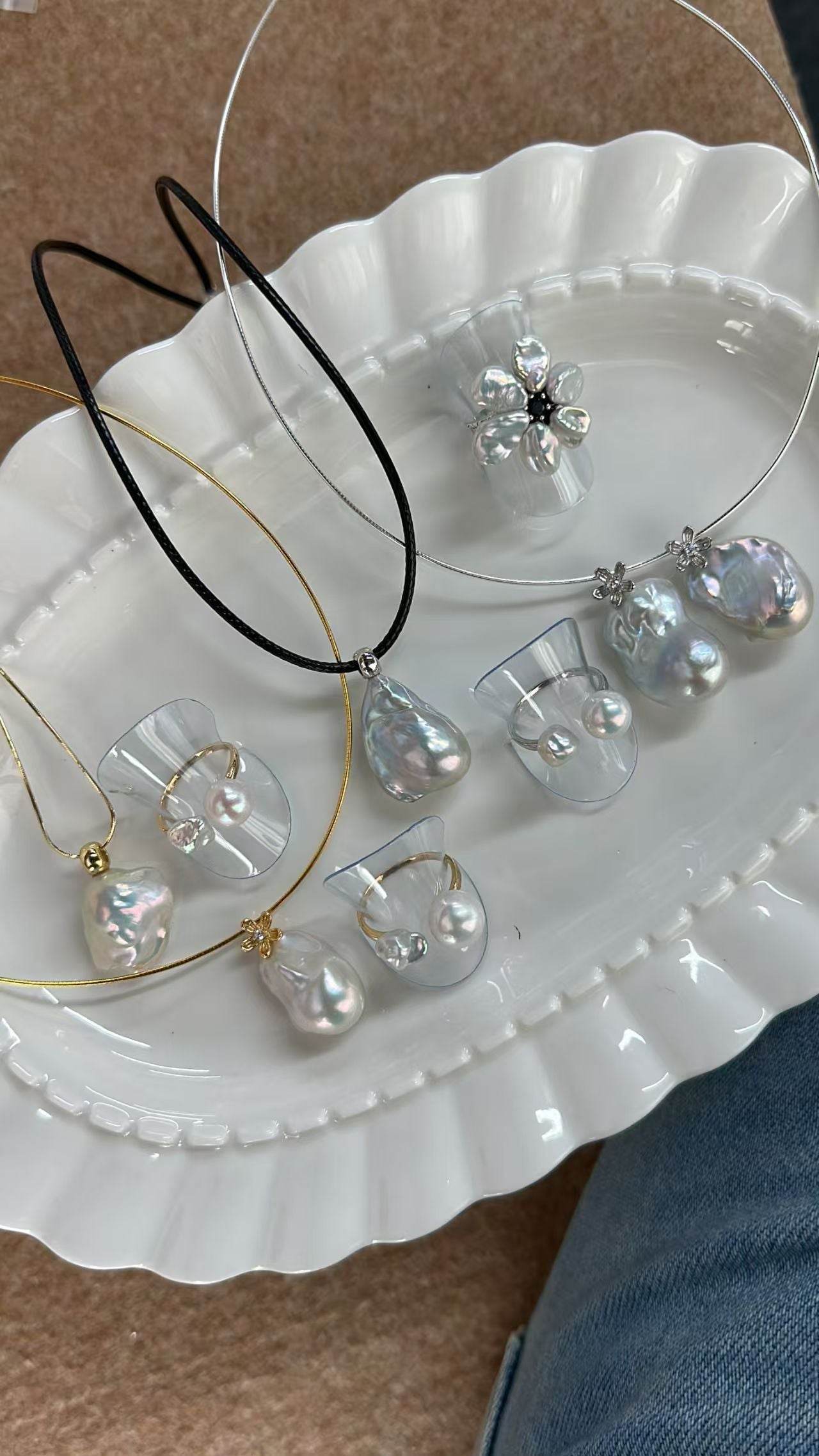 Private Treasures · Broken Silver Pearl Ring - SOLIS