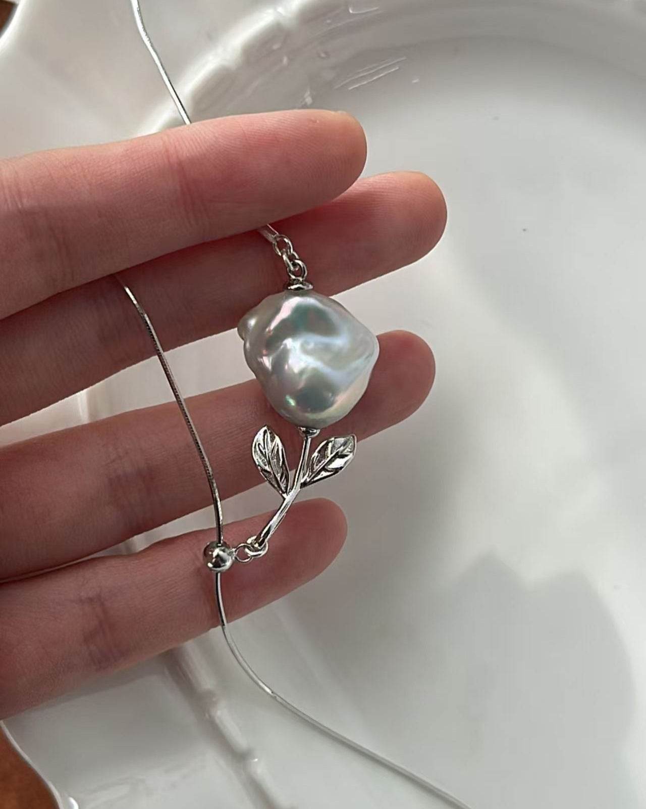 Private Treasures ·Aurora Rose Baroque Pendant Necklace - SOLIS