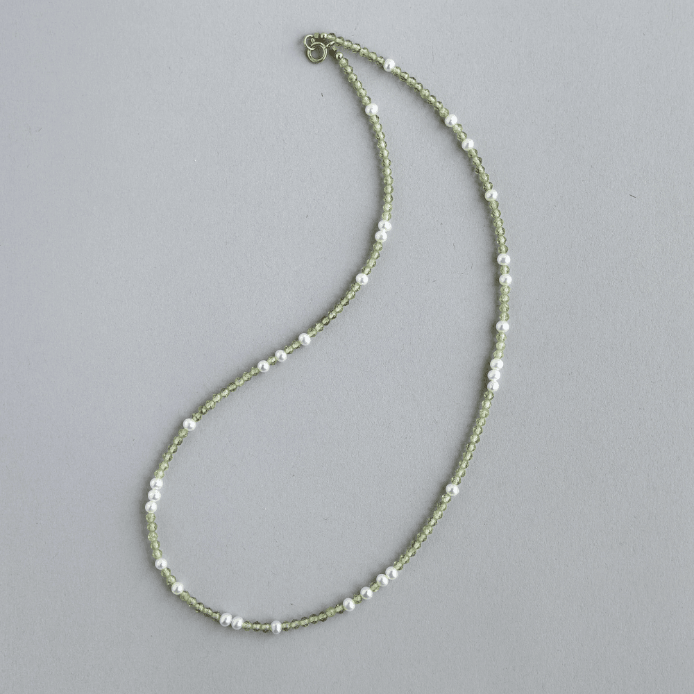 Trace · Seed Necklace · Olive & Pearl - SOLIS