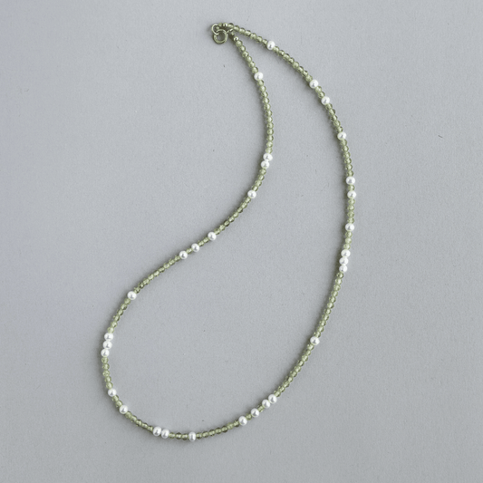 Trace · Seed Necklace · Olive & Pearl - SOLIS