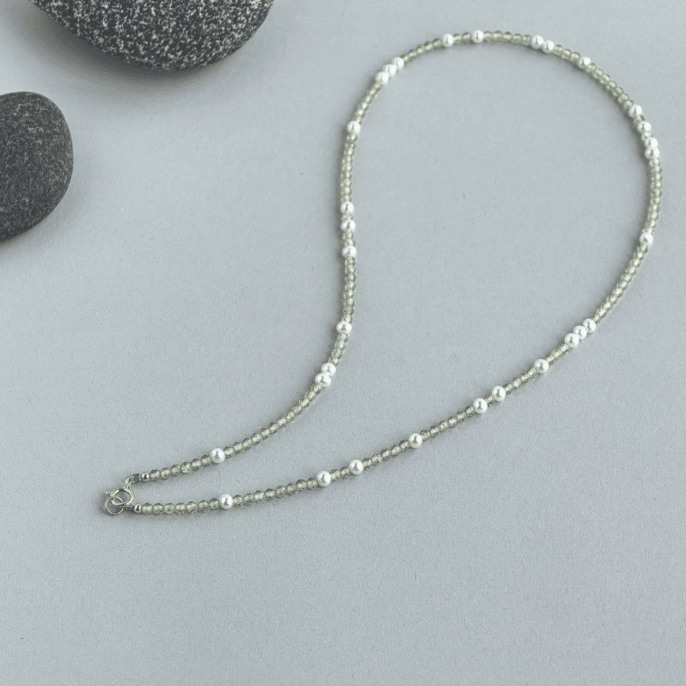 Trace · Seed Necklace · Olive & Pearl - SOLIS