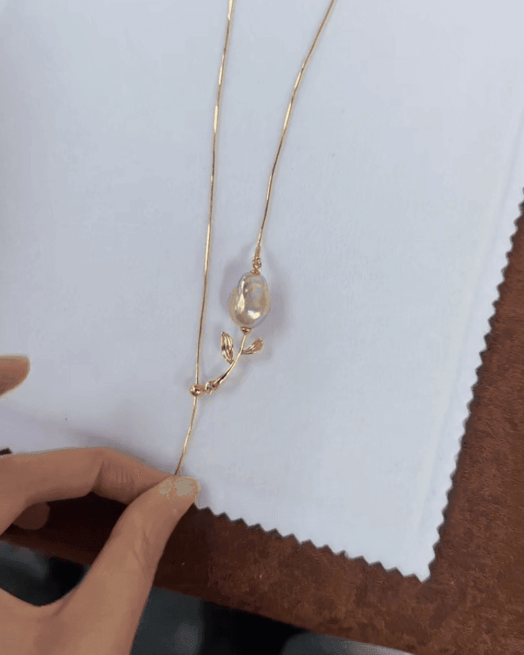 Private Treasure · Golden Bloom Rose · Necklace - SOLIS